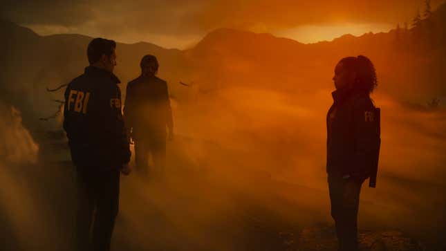 Alex Casey, Alan Wake, and Saga Anderson stand in hazy orange mist.